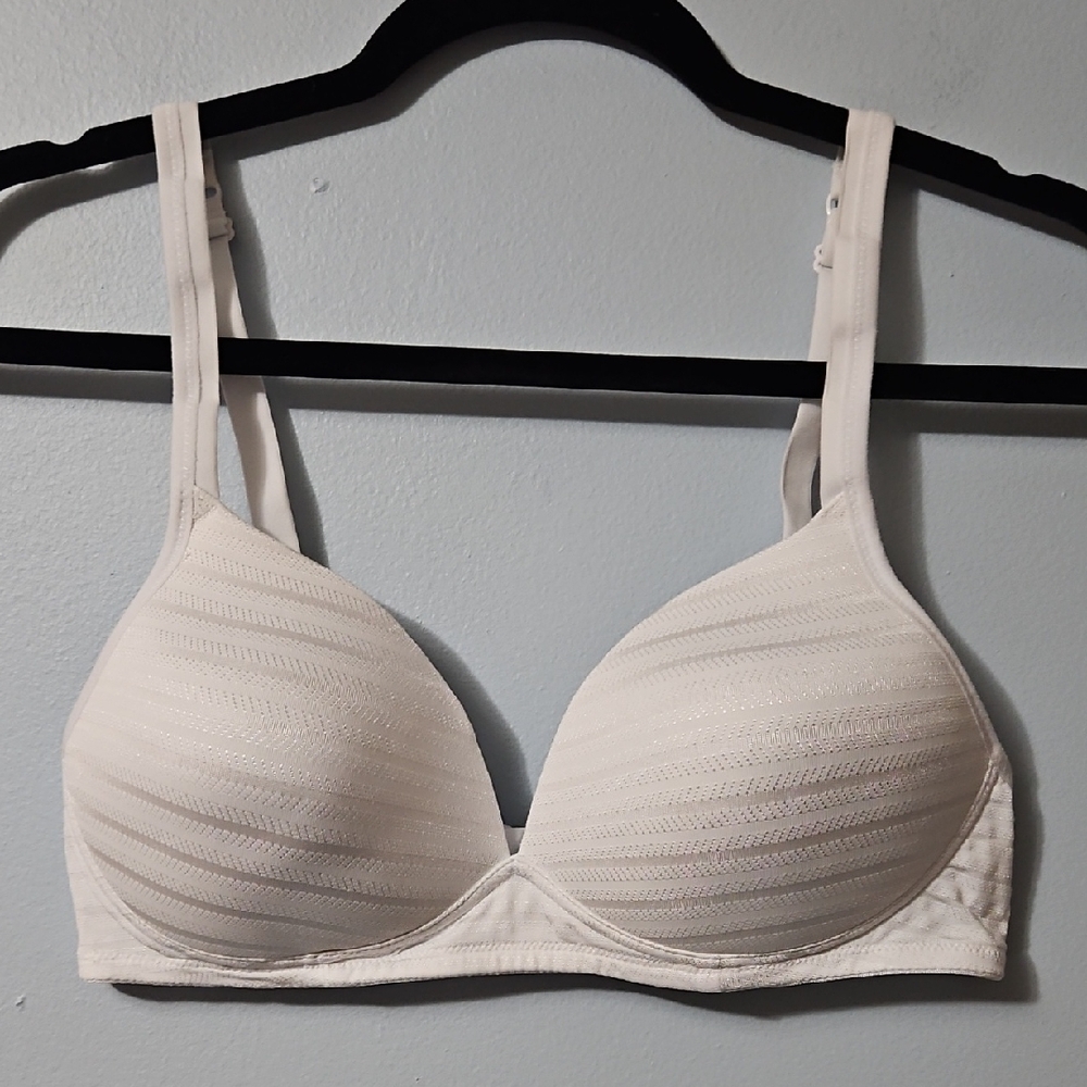 Warner's Elegant White/Silver Seamless Wire Free Bra Size 38B